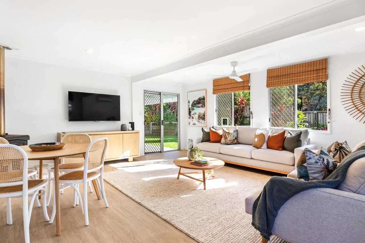 Styled 3 Bedroom Tropical Family Home W Pool At Coolum 쿨룸비치
