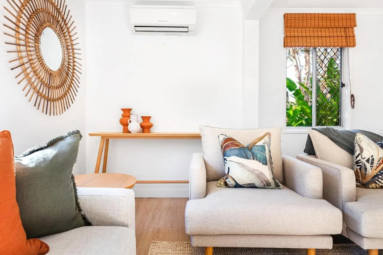 Styled 3 Bedroom Tropical Family Home W Pool At Coolum 쿨룸비치 펜션